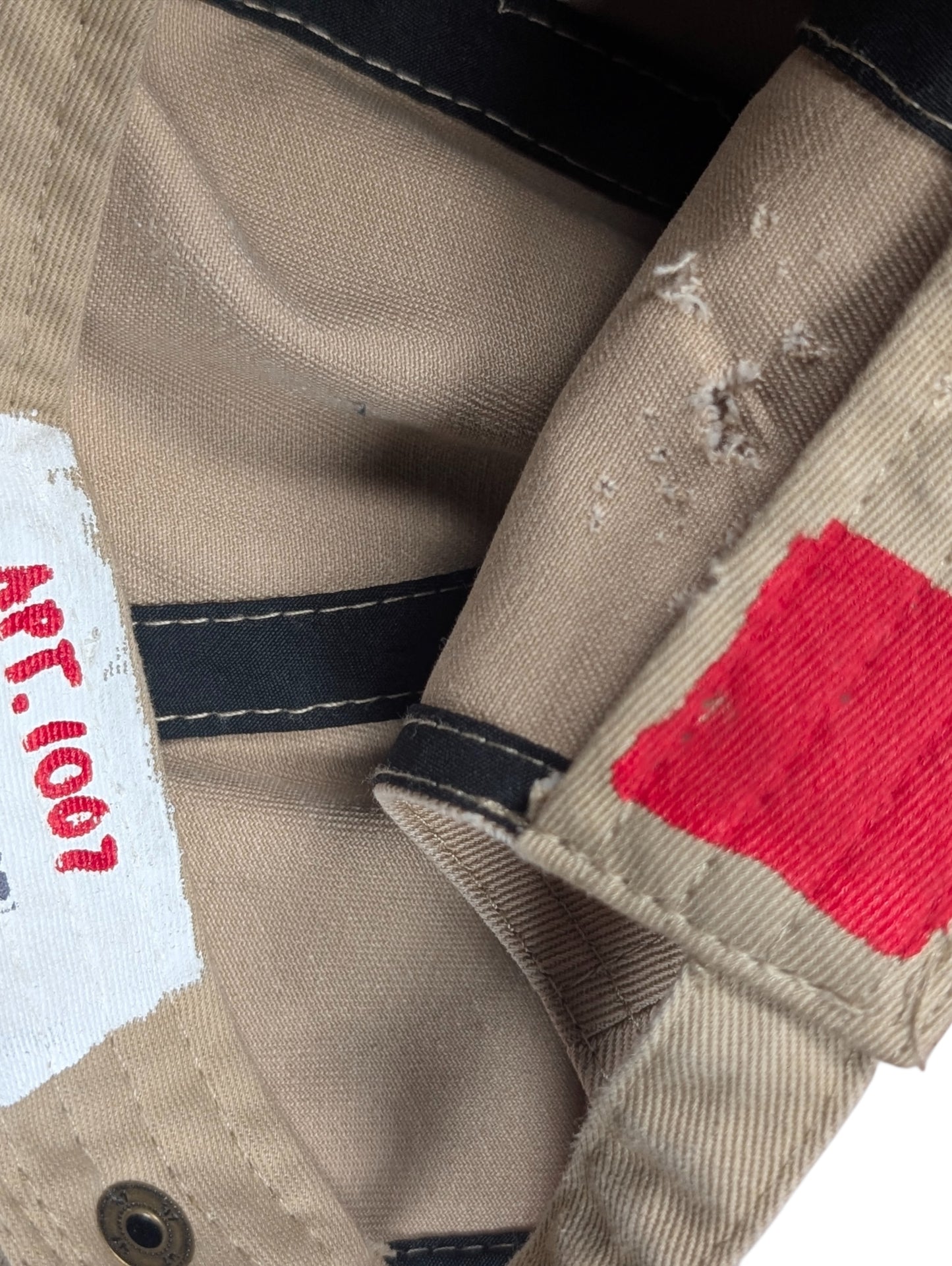 Bleeding Tongue Hat #94