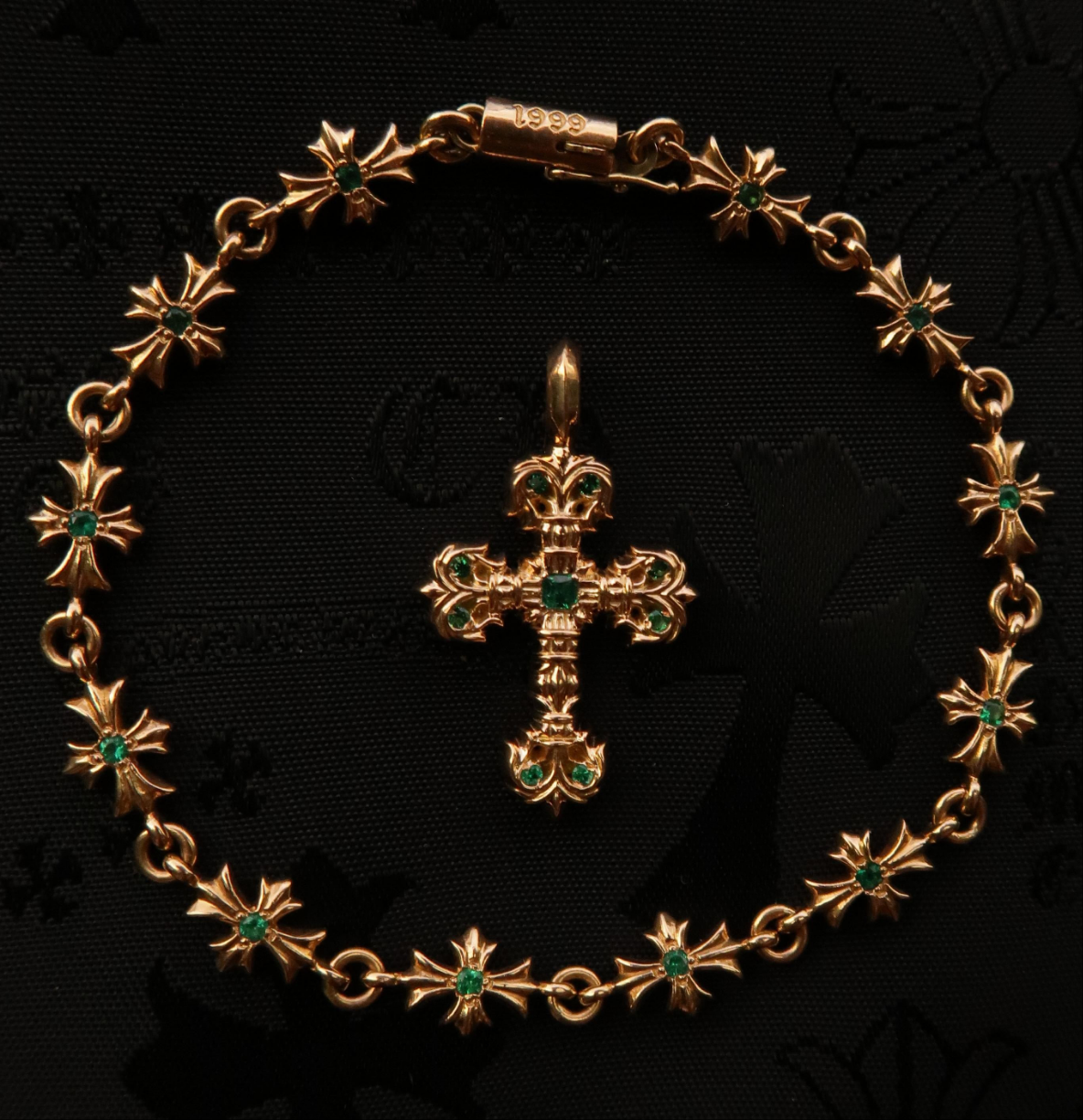 22k Gold Emerald Tiny E Bracelet