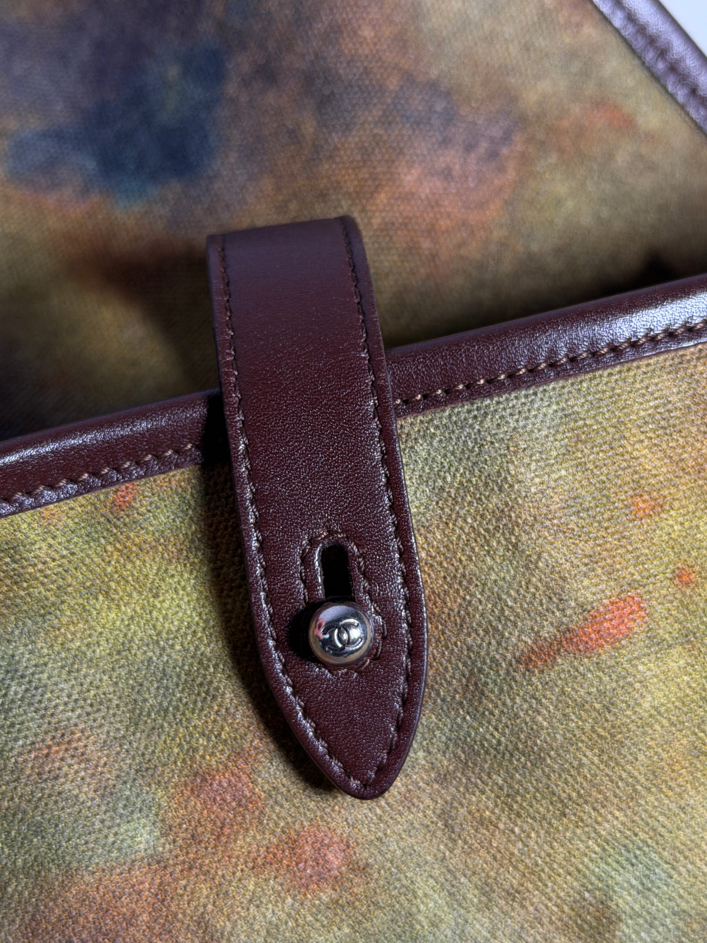 Graffiti On the Pavements Messenger Bag 2015
