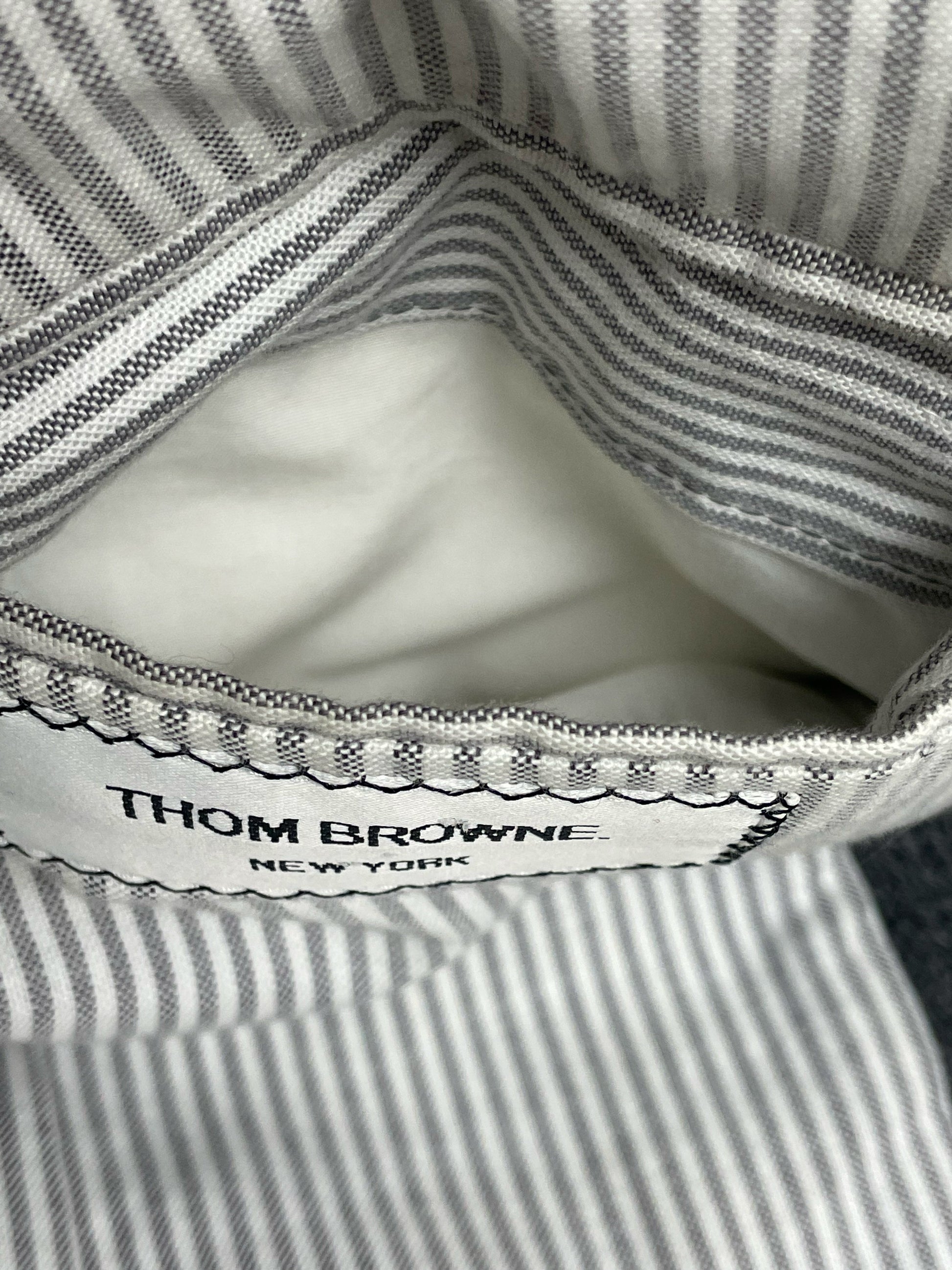 Sleeve cuff buttons on Thom Browne grey cashmere sport coat