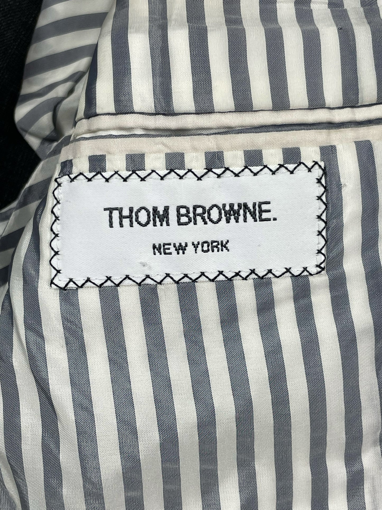 Signature Thom Browne New York striped lining inside grey wool blazer
