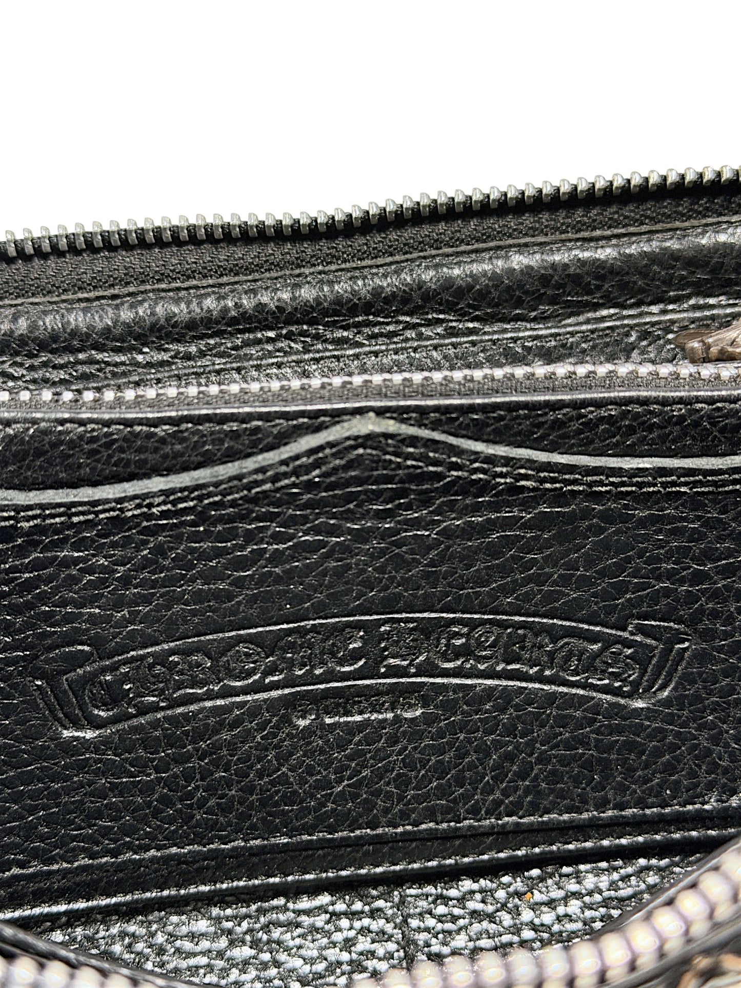 Chrome Hearts Scroll Plaque Black Leather Zip Wallet