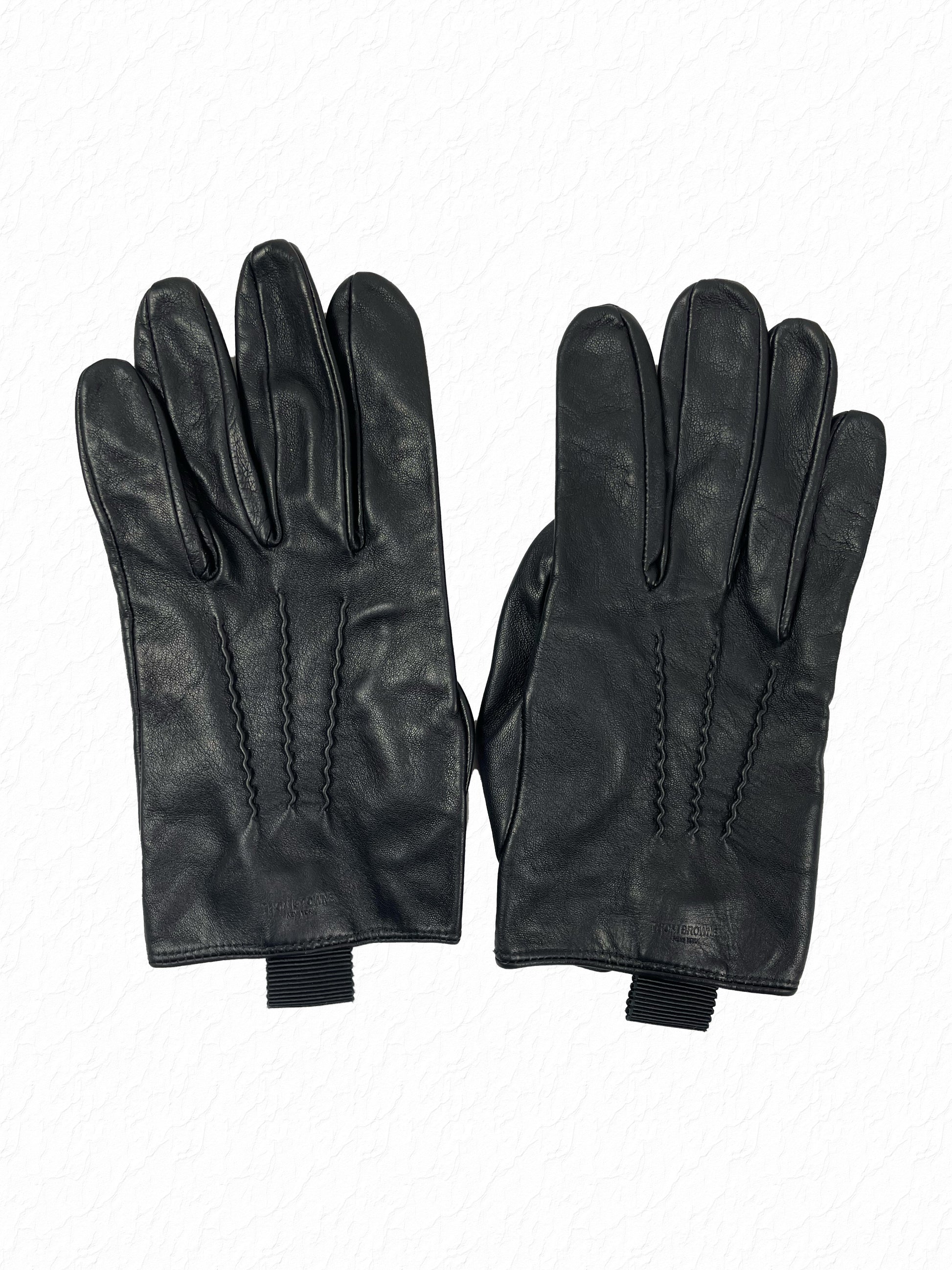 Ribbed grosgrain tab pull on Thom Browne leather gloves