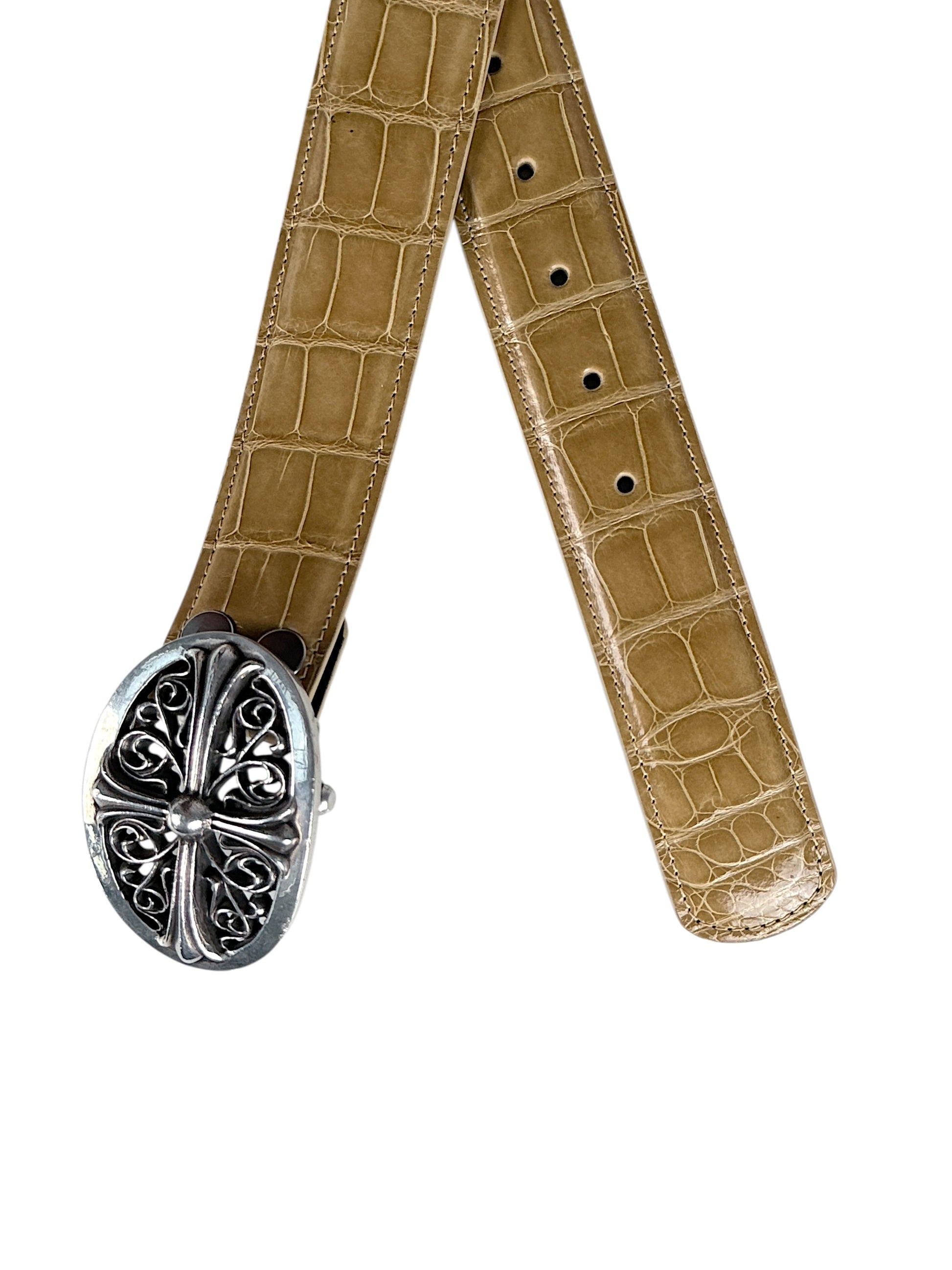 Glossy crocodile scale pattern on AMAL sand belt strap