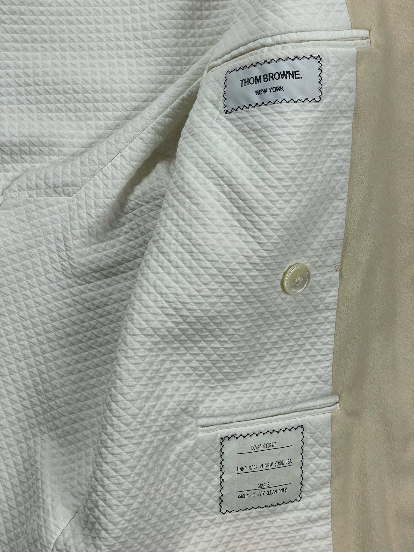 Quilted formal cotton lining of Thom Browne cream cashmere blazer