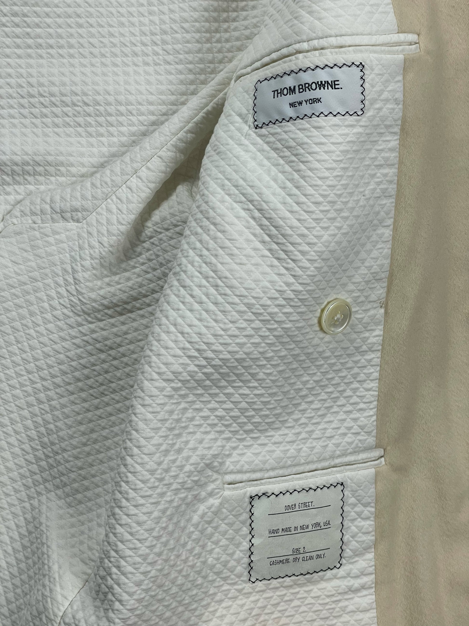 Quilted formal cotton lining of Thom Browne cream cashmere blazer